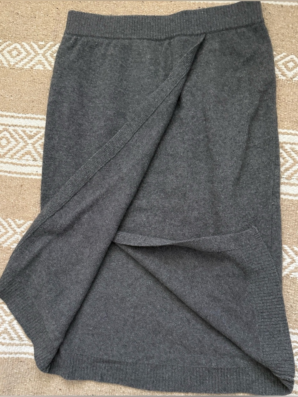Vintage Banana Republic Fine Italian Wool Charcoal Gray Pullon Midi  Knit Skirt